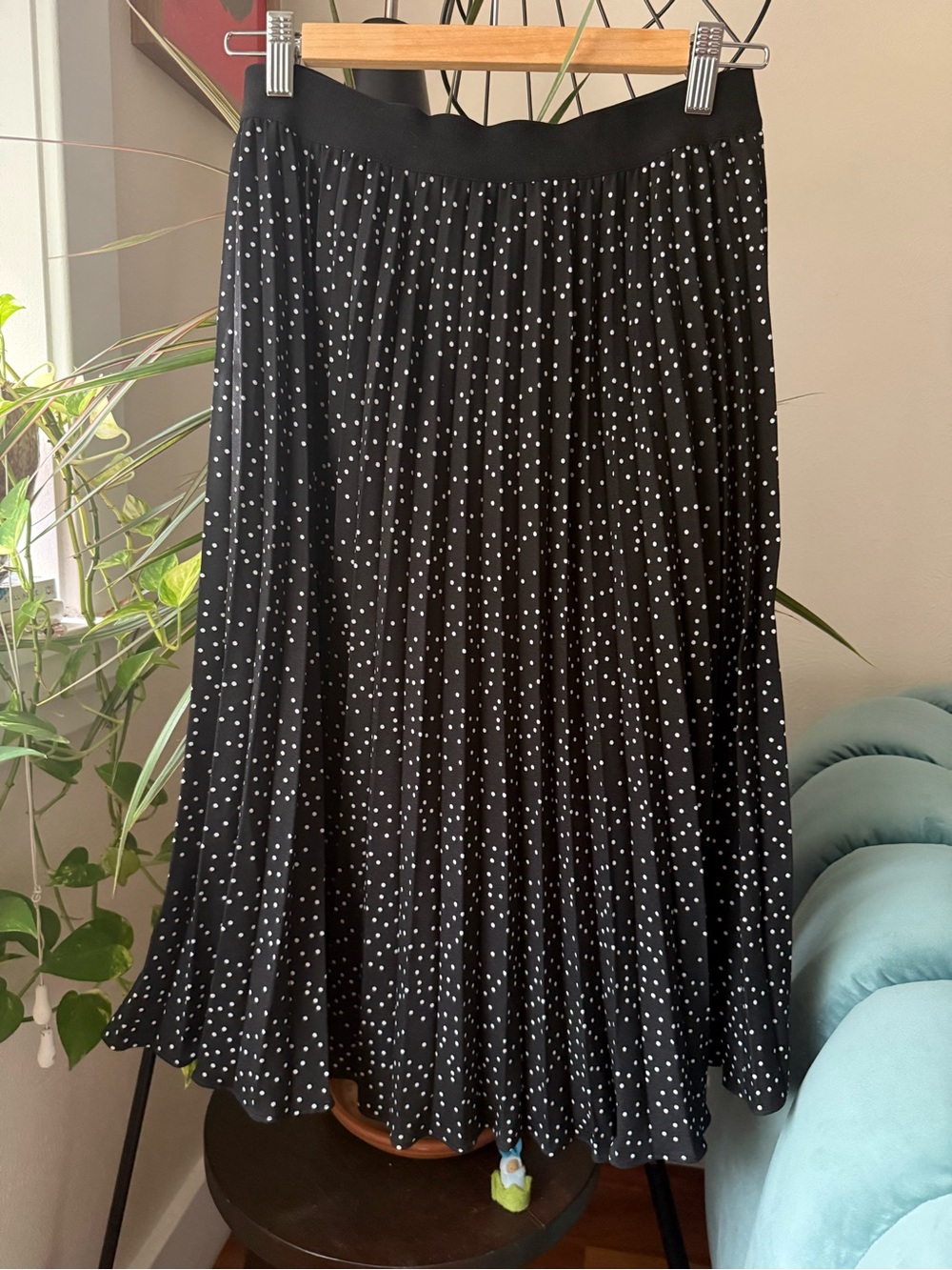 Black Polka Dot Pleated Midi Skirt - Elegant Everyday Midi